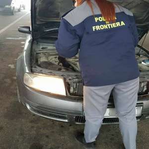 Mercedes cu numere false de înmatriculare, depistat la Albiţa