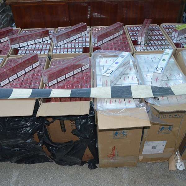 Peste 11.000 pachete țigări confiscate la frontiera de nord