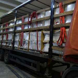 Peste 5.000 pachete de țigări, depistate într-un  autocamion cu produse sanitare