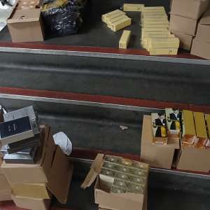 Bunuri în valoare de peste 100.000 lei, susceptibile a fi contrafăcute, confiscate la P.T.F. Giurgiu