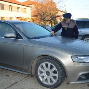 Autoturism de lux căutat de autorităţile norvegiene, confiscat de poliţiştii de frontieră mehedinţeni