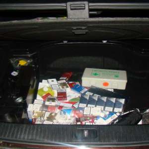 Peste 2.000 de ţigarete ascunse in capitonajul unui autoturism, descoperite la PTF Galaţi