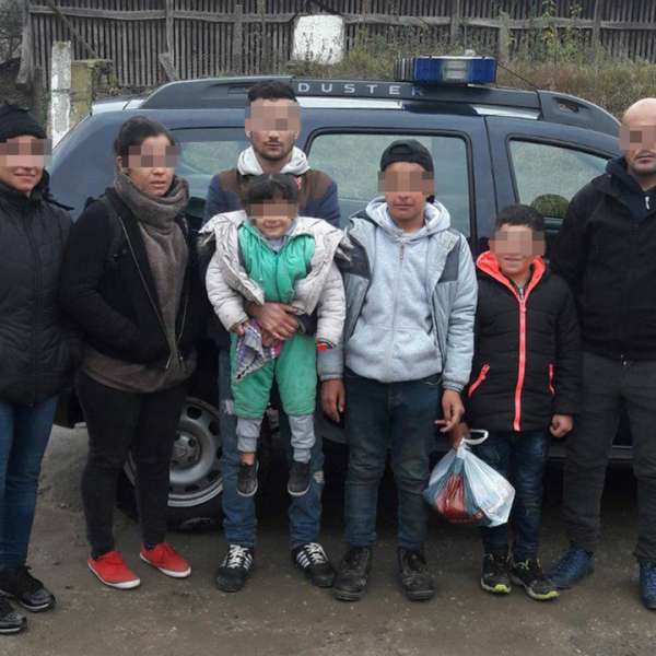 Două familii de cetăţeni irakieni, oprite la frontiera cu Ungaria
