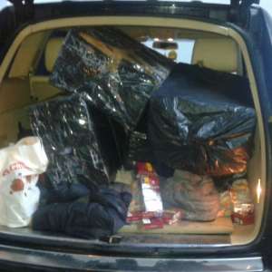 Ţigări de contrabandă în valoare de peste 22.500 de lei, descoperite în portbagajul unui autoturism