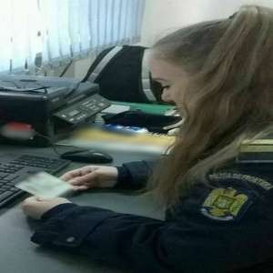 Carte de identitate falsă, descoperită la controlul de frontieră