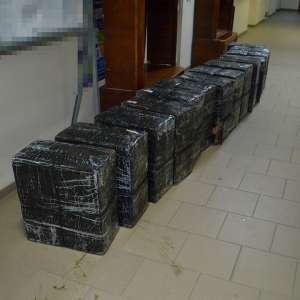 Peste 7.000 pachete țigări confiscate la frontiera de nord