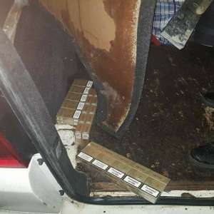 Microbuz antifonat cu țigări de contrabandă   