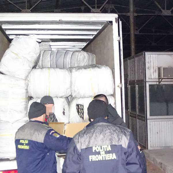 Cantitate impresionantă de materiale pirotehnice, confiscată la P.T.F. Calafat