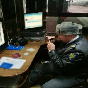 Carte de identitate falsă, descoperită la controlul de frontieră