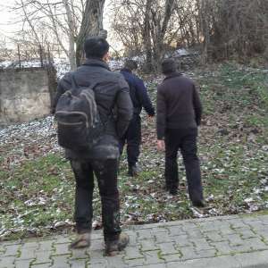 Patru români au încercat să ajute un cetăţean chinez, să treacă ilegal frontiera din Serbia