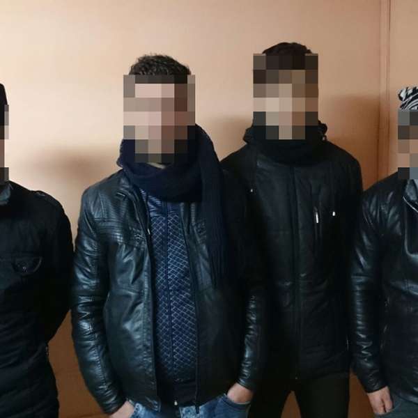 Patru cetățeni irakieni, depistaţi la frontiera cu Ungaria