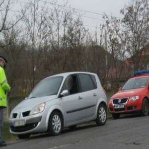 Bărbat fără permis de conducere, depistat de polițiștii de frontieră la volanul unui autoturism
