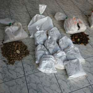 Peste 88 de kilograme de chihlimbar, ascunse într-o autoutilitară