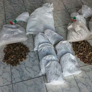 Peste 88 de kilograme de chihlimbar, ascunse într-o autoutilitară