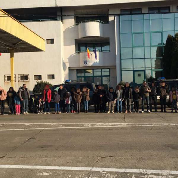 42 de irakieni, opriţi la graniţa cu Ungaria
