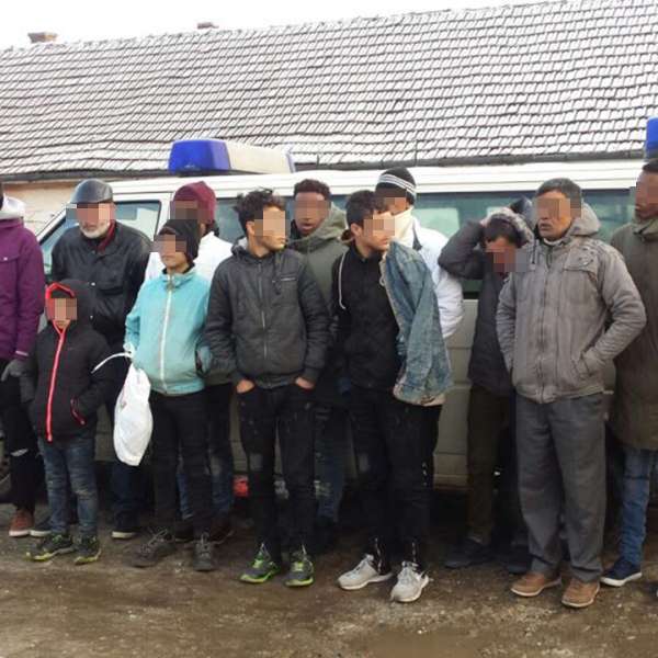 Treisprezece cetățeni afroasiatici, opriţi la frontiera de vest