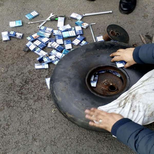 Aproximativ 3.000 pachete cu țigări confiscate la frontiera de nord