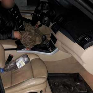 Trei BMW X5 cu numere false, descoperite la Sculeni