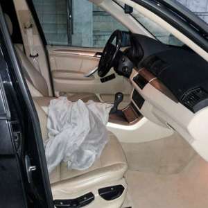 Trei BMW X5 cu numere false, descoperite la Sculeni