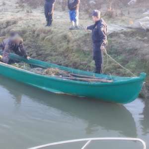 Peste 3.200 m plase de pescuit și zeci de kg peşte fără documente legale, confiscate de poliţiştii de frontieră tulceni
