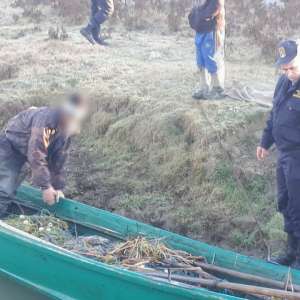 Peste 3.200 m plase de pescuit și zeci de kg peşte fără documente legale, confiscate de poliţiştii de frontieră tulceni