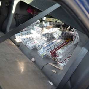 Ţigarete de contrabandă descoperite de polițiștii de frontieră ieșeni