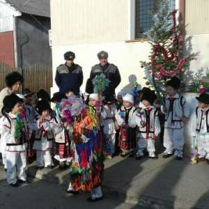 De la oameni, pentru oameni...