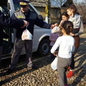 De la oameni, pentru oameni...