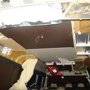 Peste 3.700 pachete țigări descoperite ascunse într-un autoturism