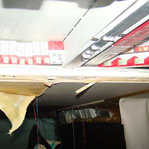 Peste 3.700 pachete țigări descoperite ascunse într-un autoturism