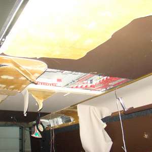 Peste 3.700 pachete țigări descoperite ascunse într-un autoturism