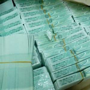 Timbre  de acciză pentru ţigări şi băuturi alcoolice, false, descoperite la P.T.F. Galaţi-rutier