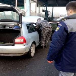 Țigări de contrabandă confiscate la frontiera de nord