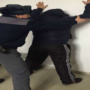 Urmărit general, depistat la controlul de frontieră