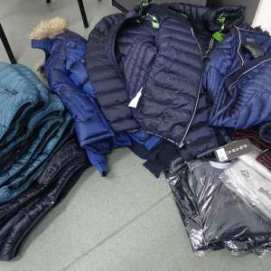 Bunuri în valoare de peste 400.000 lei, susceptibile a fi contrafăcute, confiscate la Giurgiu