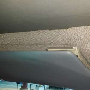 Documente false ascunse în parasolarul unui microbuz, descoperite la controlul de frontieră