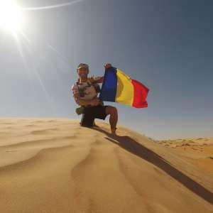 Un polițist de frontieră român, prin dunele Omanului