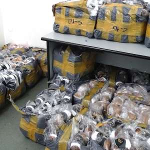 Bunuri în valoare de peste 130.000 lei, susceptibile a fi contrafăcute, confiscate la P.T.F. Giurgiu