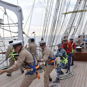 Trepte în evoluția unui viitor ofițer al Gărzii de Coastă -Prima polițistă de frontieră „cadet”, pe Nava Școală Mircea