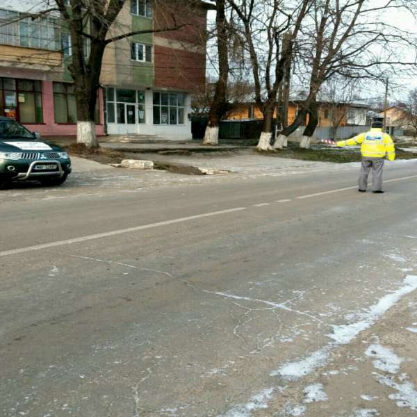 Bărbaţi depistaţi conducând fără a avea acest drept