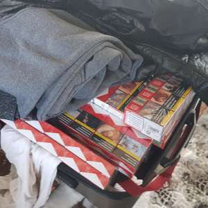 Peste 3.000 pachete cu țigări, descoperite ascunse într-un  microbuz la P.T.F. Giurgiu