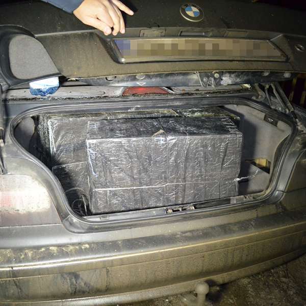 Peste 11.000 pachete cu țigări de contrabandă, confiscate de polițiștii de frontieră