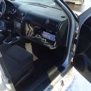 Pistol cu aer comprimat ascuns într-un autoturism, descoperit la P.T.F. Giurgiu