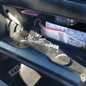 Pistol cu aer comprimat ascuns într-un autoturism, descoperit la P.T.F. Giurgiu