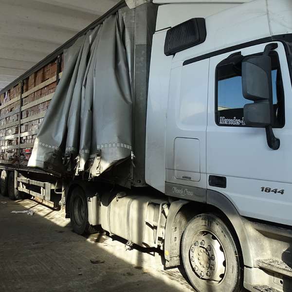 Un camion încărcat cu încălţăminte contrafăcută, a cărei valoare, dacă ar fi fost comercializată, depăşeşte 2 milioane de lei, depistat la P.T.F. Giurgiu