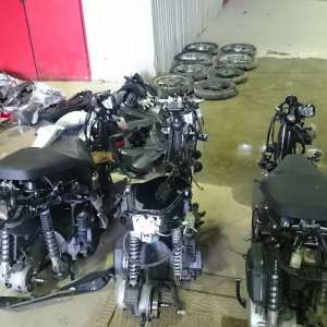 Motociclete dezmembrate, căutate de autoritățile din Italia, descoperite la Petea