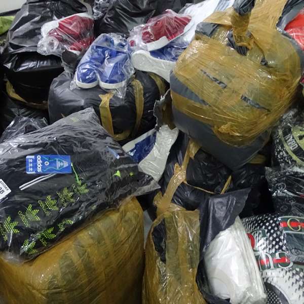 Bunuri în valoare de peste 140.000 lei susceptibile a fi contrafăcute, confiscate la P.T.F. Giurgiu