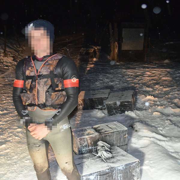 Un cetățean ucrainean reținut și 4.800 pachete cu țigări de contrabandă confiscate la frontiera de nord