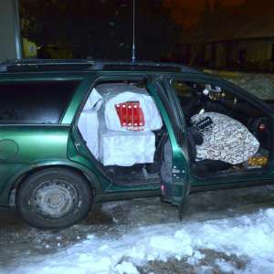 Peste 7.600 de pachete cu ţigări de contrabandă,  descoperite de polițiștii de frontieră