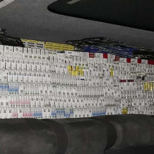 Țigări ascunse într-un autoturism, descoperite în PTF Petea